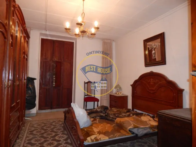 OPORTUNIDAD, AMPLIA CASA PARA REFORMAR EN AGULLENT — 9