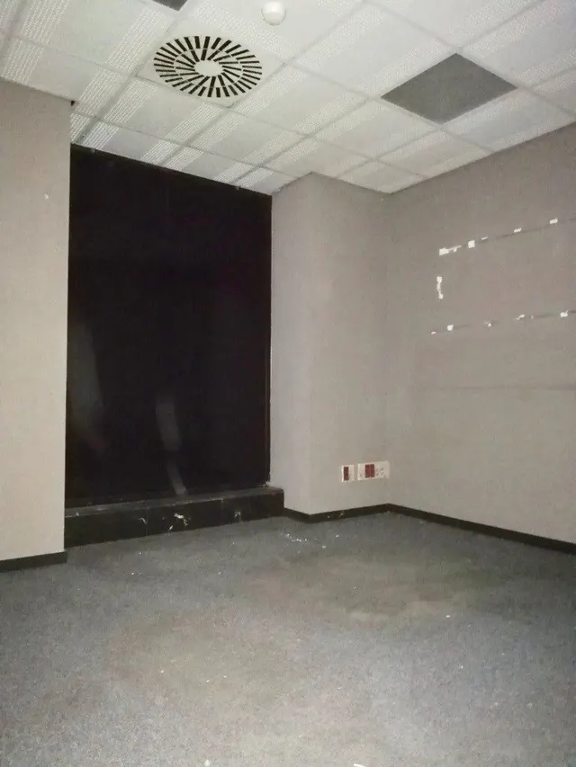 LOCAL COMERCIAL EN VENTA EN RENTABILIDAD EN C/ LOPEZ DE HOYOS 456. — 6