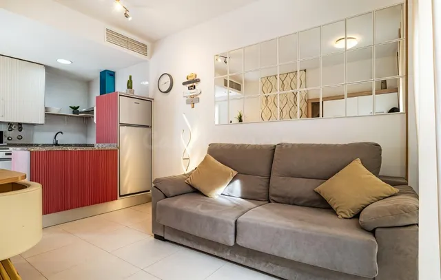 Apartamento reformado con licencia turística en Avenida Juan - foto 4