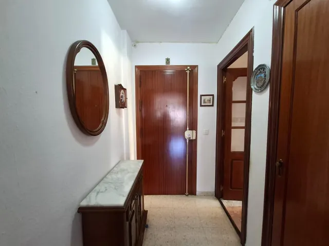 Piso de 80 m2 con ascensor en zona Rafael Alberti, Algeciras — 6