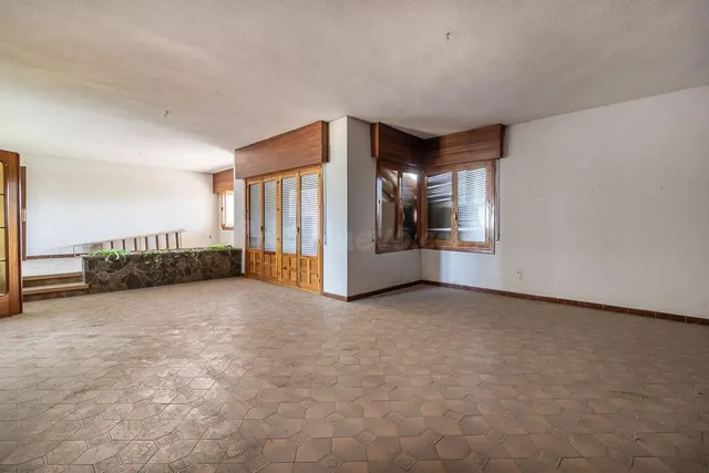 Casa con terreno y nave en Santa Fe - foto 4