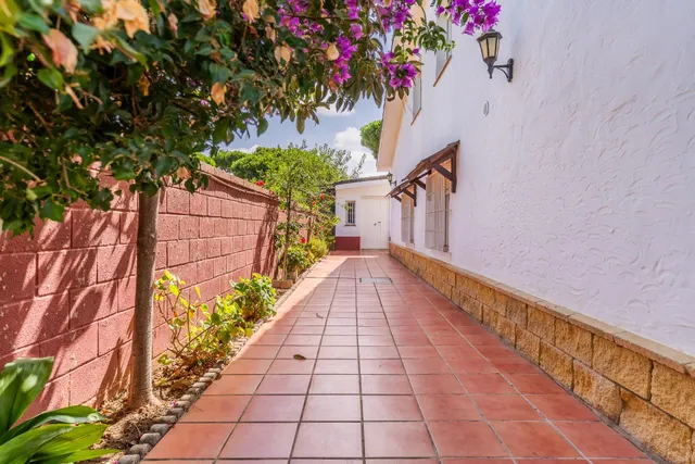 VENTA DE CHALET EN VENTA EN LAS DEHESILLAS — 24