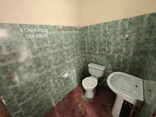 Bs. 1500.- Local Comercial Sobre Avenida Rene Moreno - foto 4