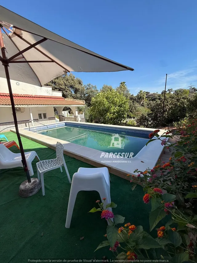 Chalet Independiente con piscina, en la zona de Alcolea. — 33
