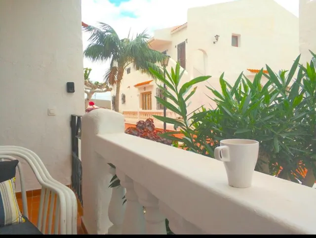 Los Cristianos. Piso 1 habitación en complejo cerrado con piscina — 8