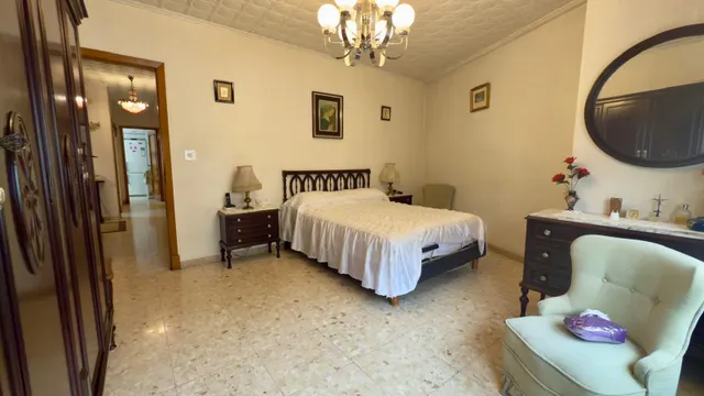 ¡Tu nuevo hogar en este encantador piso en un edificio con carácter del año 1975 y 4 habitaciones! — 14