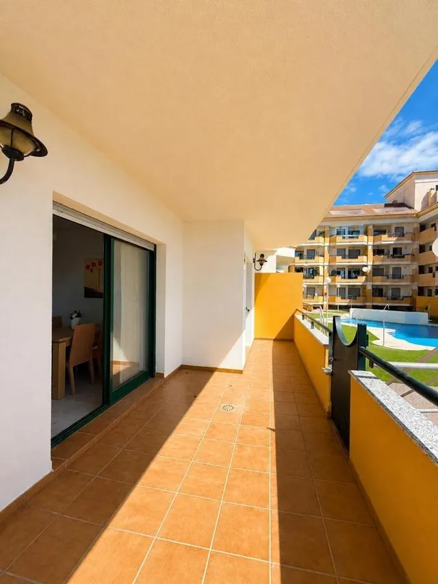 Piso en esquina con vistas al mar y acceso directo a piscina | Torrequebrada — 22