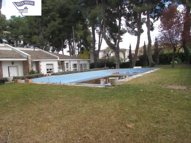 CHALET CON 2000 M2 DE PARCELA — 32