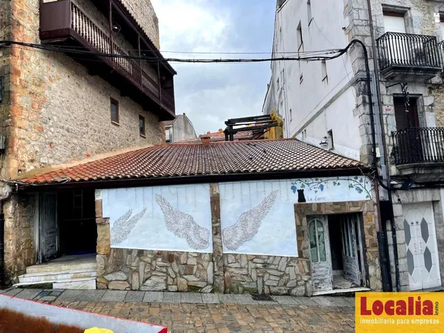 Local comercial posibilidad de reconvertir, Laredo