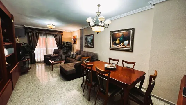 Amplio piso de 4 dormitorios con terraza, garaje y trastero  - foto 4