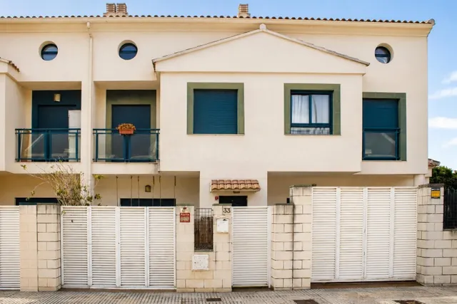 Magnífico adosado de 166 m2 con piscina comunitaria en una t