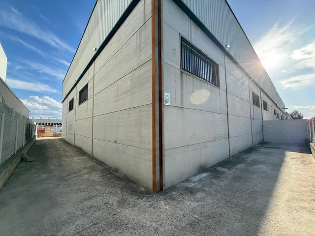 Nave Industrial en Alquiler de 330 m2 + 210 m2 de Patio | 540 m2 de Parcela — 30