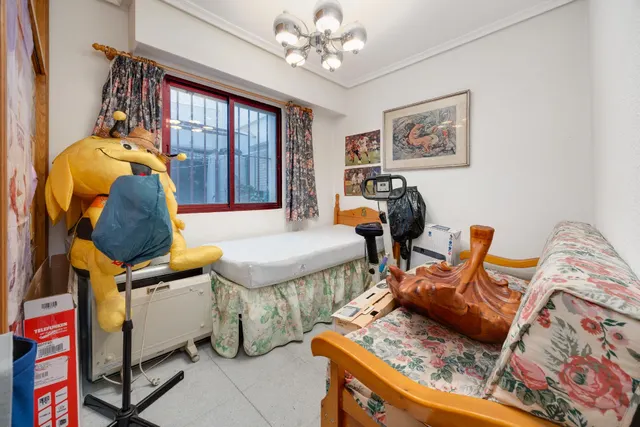 Gran piso de 4 dormitorios y dos baños en el corazón de Torrevieja, a menos de 500 metros del mar — 26