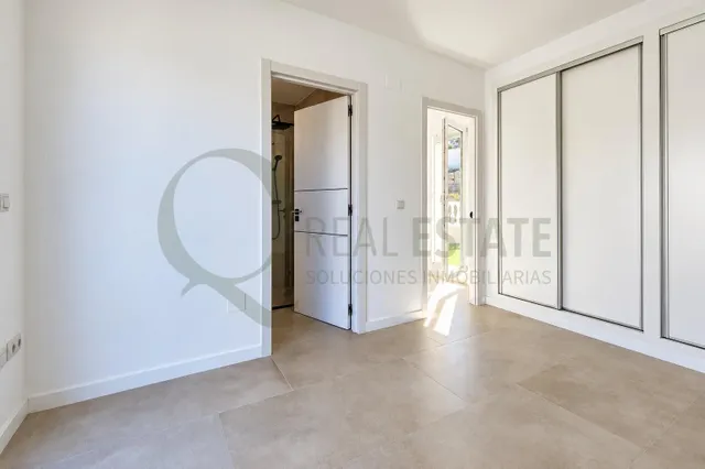 Chalet independiente con jardín y amplias terrazas en Lanuza, El Campello. — 24