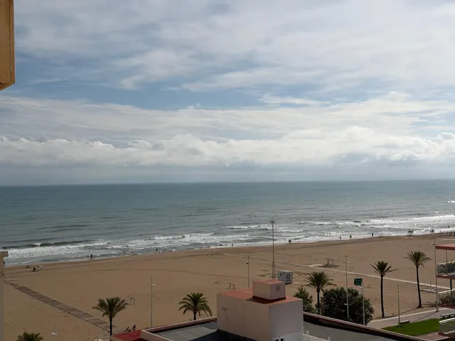 Apartamento en primera línea de playa en gandía con vistas al mar — 2