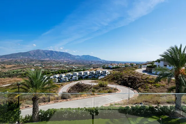 Spectacular Contemporary Villa with Exquisite Quality and Beautiful Views — 28