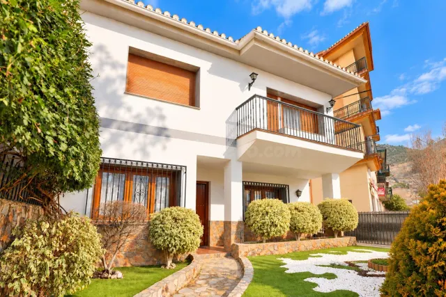 Inmejorable casa en Padul