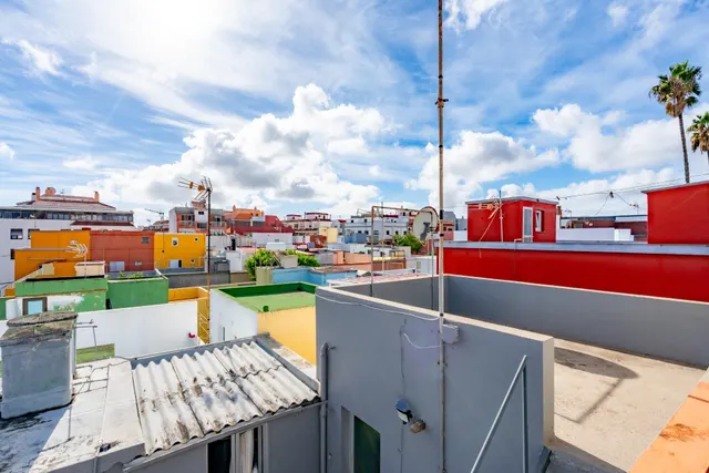 Casa de 4 plantas en zona céntrica de La Laguna · Ideal para inversores y familias numerosas · Muchas posibilidades — 42