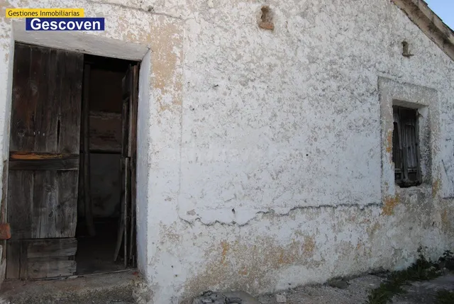 CASA CON TERRENO. PARA REFORMAR