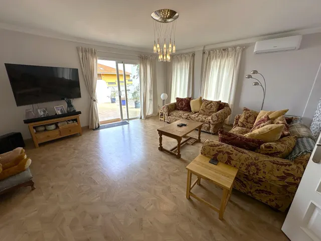 Chalet con piscina — 8