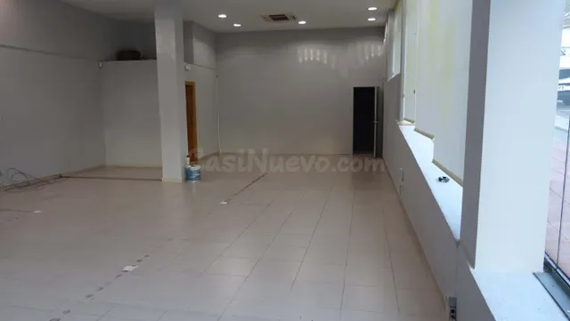 Local comercial con grandes escaparates - foto 2