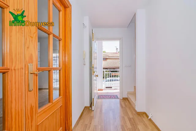Casa adosada CASI A ESTRENAR en Belicena. Con 4 dormitorios. — 15