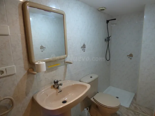 Local comercial 130m² en alquiler - Avenida de chapí - foto 5