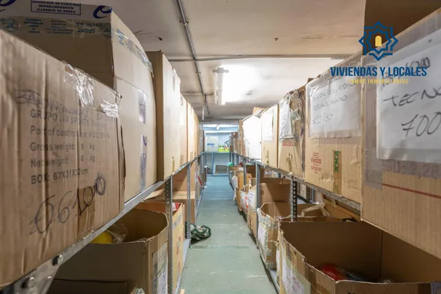 Amplio local comercial en una de las zonas más consolidadas de Granada con salida a dos calles — 22