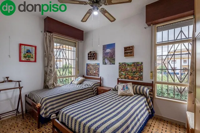 Gran casa con parcela y piscina en Cájar — 21
