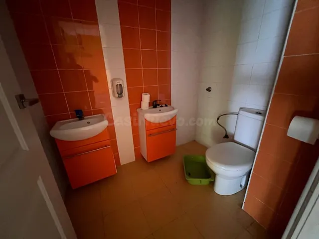 LOCAL COMERCIAL CON PATIO INTERIOR - foto 4