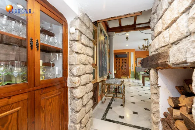 Magnifico chalet independiente en Colinas Bermejas. — 25