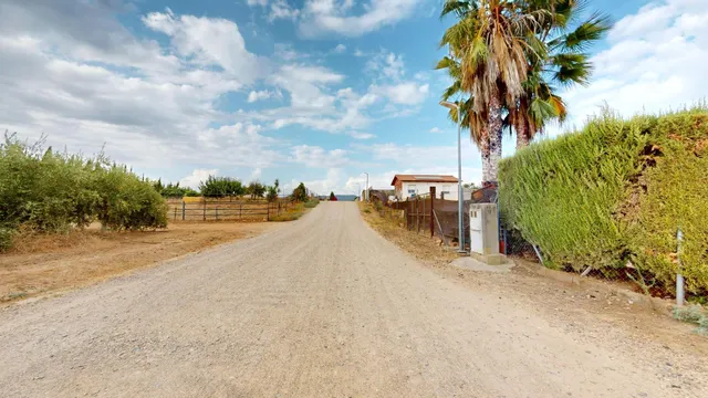 ¿Quieres comprar una parcela? ¡Deja que ésta te sorprenda con todo lo que tiene para ofrecerte! — 11