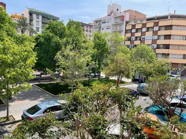 Oportunidad Única en Benalúa: Edificio con Potencial de Desarrollo — 2