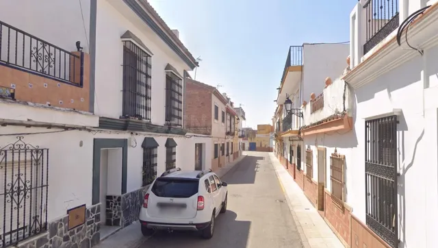 Inmueble Ocupado-Sin Posesión. Casa en venta en Guillena (Se - foto 4