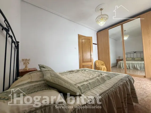 Espacio y luminosidad con infinitas posibilidades en este amplio piso exterior con balcón y trastero — 13