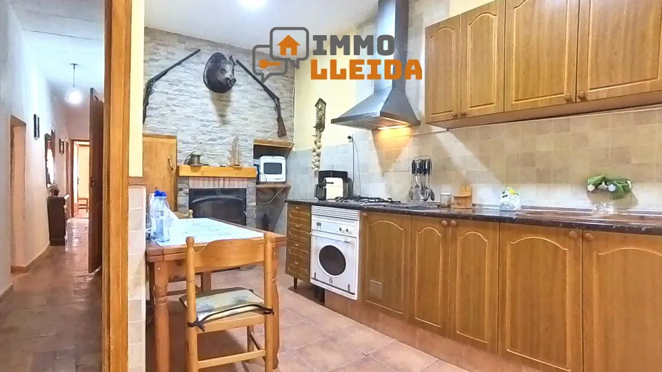 OPORTUNIDAD Casa adosada en Ivars de Noguera