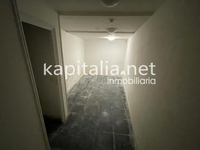 Local comercial en alquiler en el centro en Valencia (Valencia) — 35