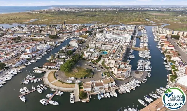 Ático de 61 m2, con 60 m2 de terraza-solarium, LICENCIA TURISTICA. — 36