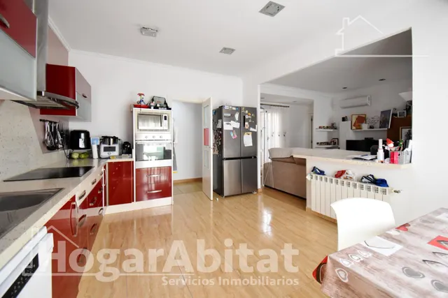 Extraordinaria amplitud en este luminoso primer piso con terrazas y trastero — 8