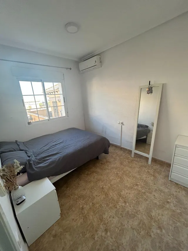 Soleada vivienda en Villamartín, Orihuela Costa. — 20