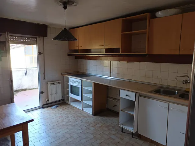 Venta de vivienda en planta primera y local en  planta baja unido a edificio de dos alturas en Gordexola — 26