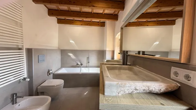 EXCLUSIVA CASA RÚSTICA CON JARDÍN, PISCINA Y VISTAS ABIERTAS — 25
