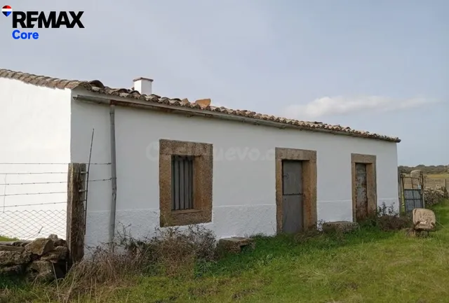Terreno con Vivienda, gran Oportunidad en Montánchez: Ideal 