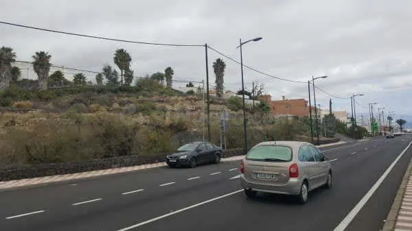 Terreno Urbano de 2.472m2 en La Hidalga del Municipio de Ara - foto 4