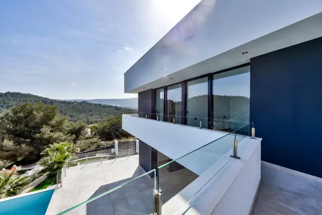 Impresionante villa moderna en una ubicación privilegiada con vistas al mar — 11