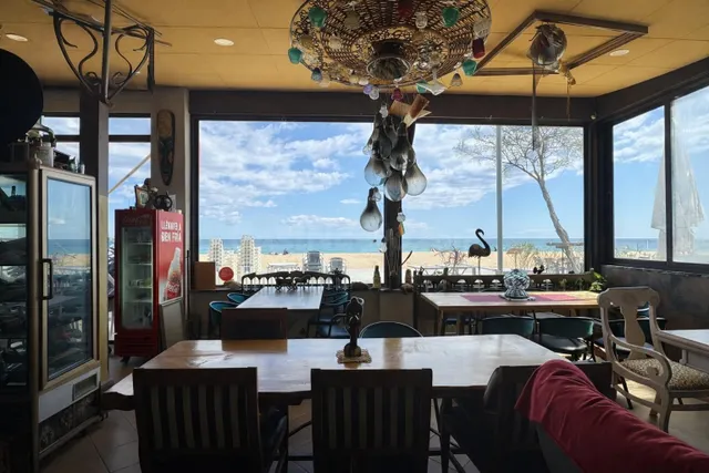 En venta Bar-Restaurante en primera línea de mar en Platja d