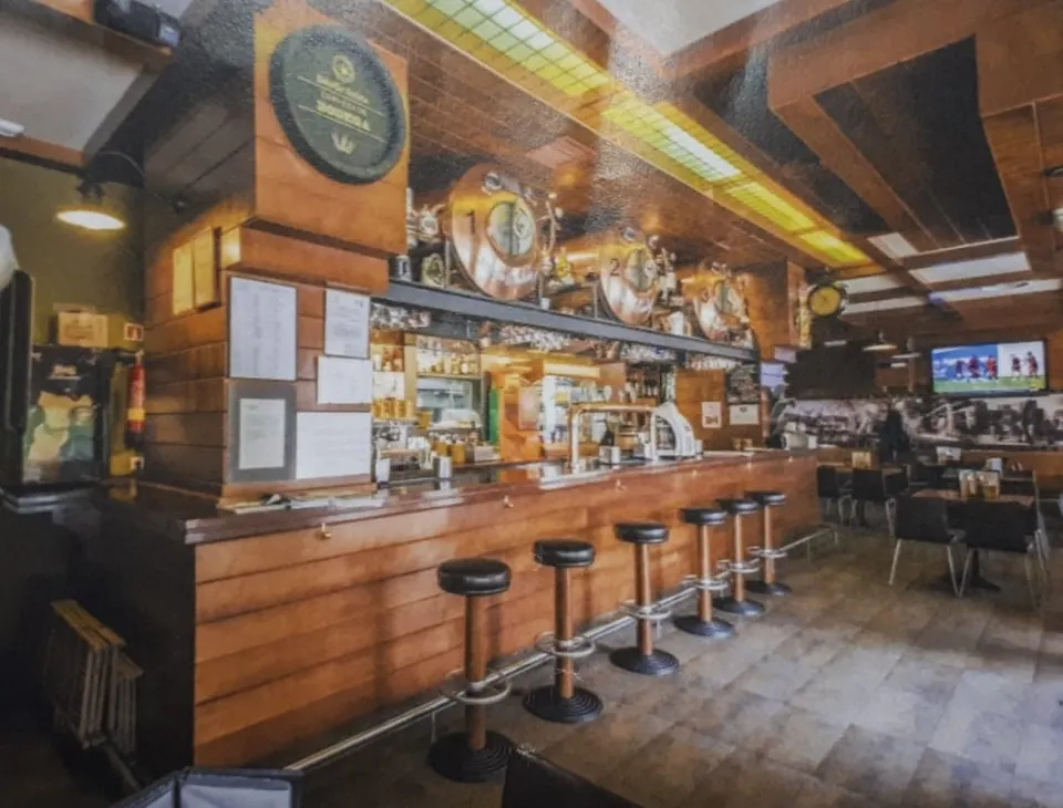 LOCAL COMERCAIL ACONDICIONADO COMO CAFETERÍA