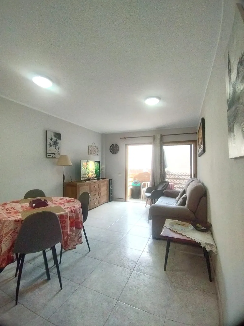 LAS ROSAS – ARONA. PISO DE 3 habitaciones, balcon, 2 baños, CON GARAJE. Entrada para comprar 18.000. hipoteca mes: 890€ mes. Si se cumplen los requisitos. Admite otras formas de pago.