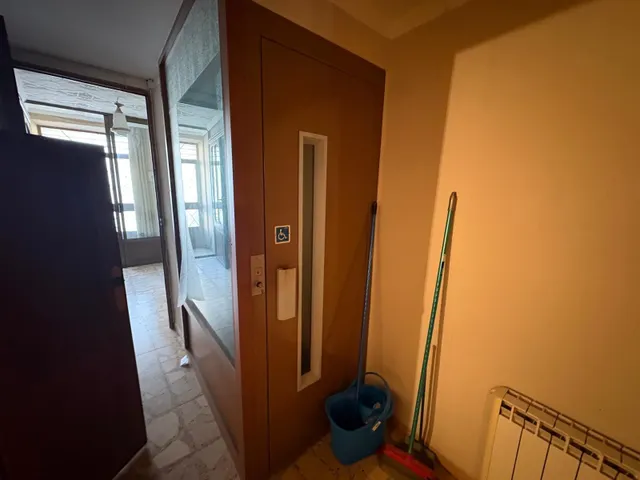 CASA EN EL CENTRO CON MUCHAS POSIBILIDADES — 11
