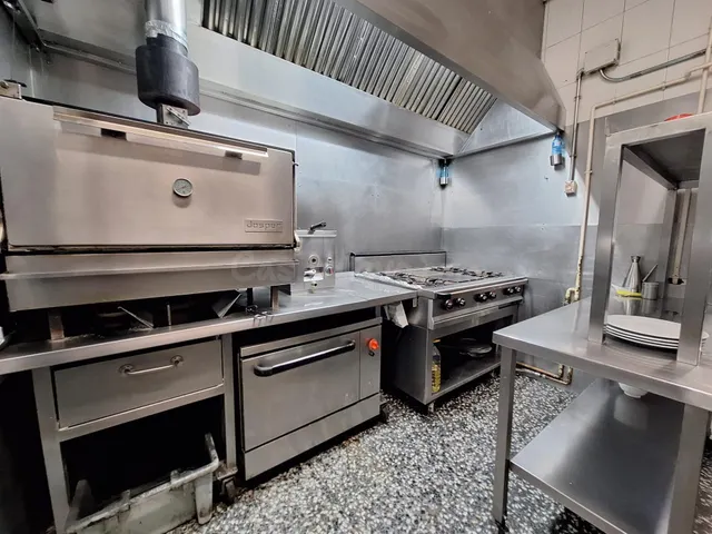 Restaurante listo para trabajar junto al parc europa de Barberà del Vallès — 10